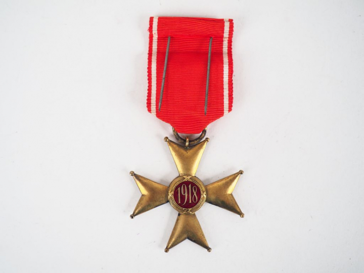Croix de chevalier de l’ordre de la Pologne restauré à titre civil dan