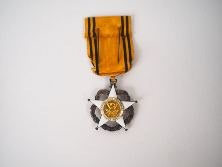 Médaille française de chevalier du mérite postal étoile émail blanc ce