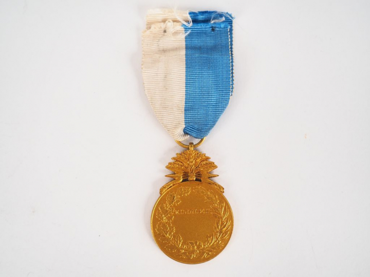 Médaille d’or de chevalier du mérite malgache (ordre créé en 1901 sous