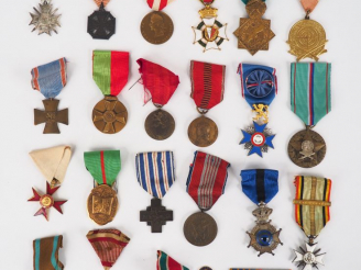 Vente aux enchères Lot de 20 décorations pendantes de divers pays majoritairement d’Europ