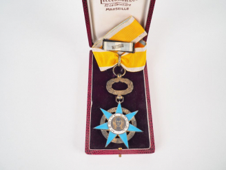 Vente aux enchères Etoile de commandeur du mérite social, module biface en bronze et émai