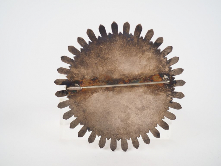 Belle plaque pectorale en forme de soleil rayonnant argent portant en 