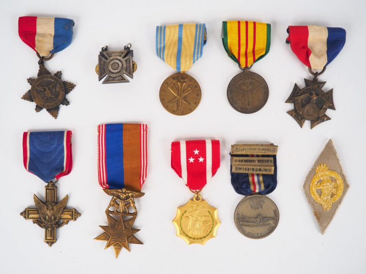 Lot de 10 décorations pendantes avec leur ruban spécifiques émises par