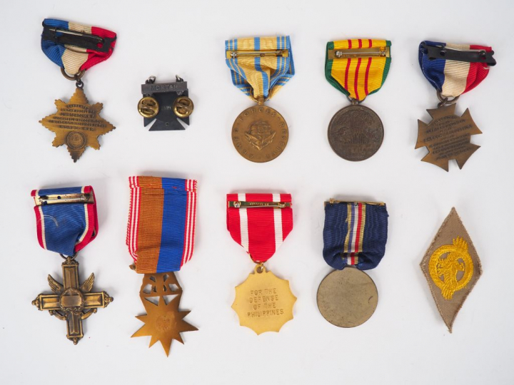 Lot de 10 décorations pendantes avec leur ruban spécifiques émises par