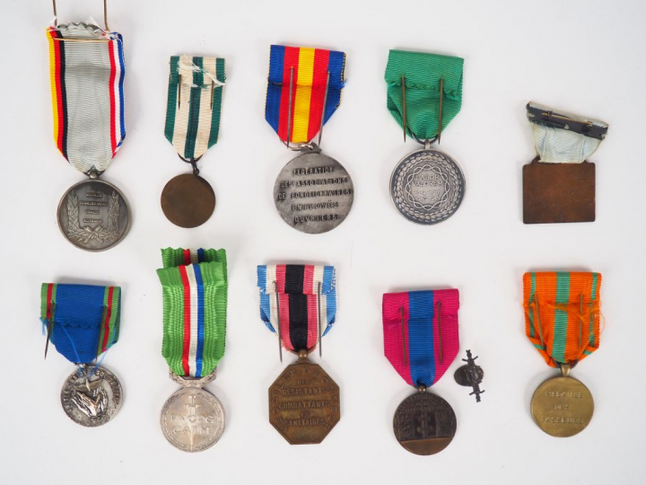 Lot de 10 décorations pendantes non officielles pour la plupart d’asso