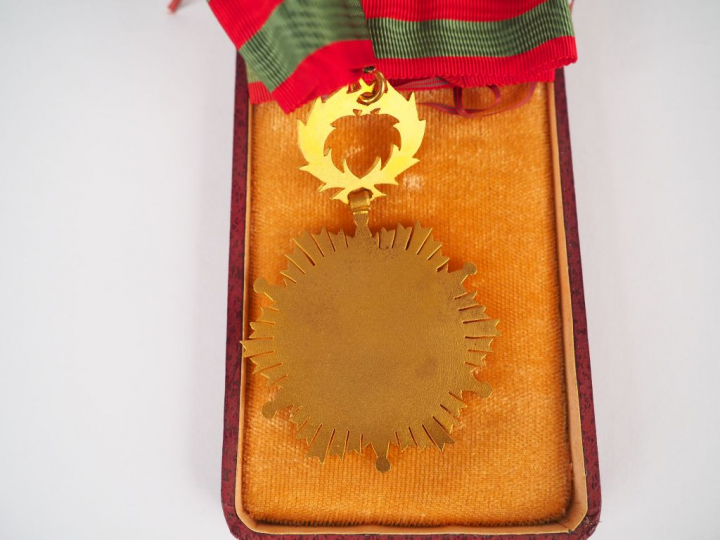 Cravate en boite d’une étoile de commandeur d’un ordre français non of