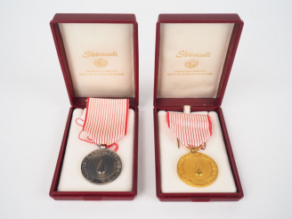 Vente aux enchères Lot de 2 boites d’origine de décorations monégasque récompensant les d