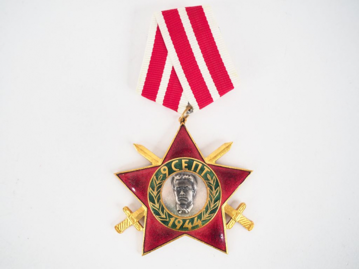 Etoile bulgare uniface de l’ordre du 9 Septembre 1944 à titre militair