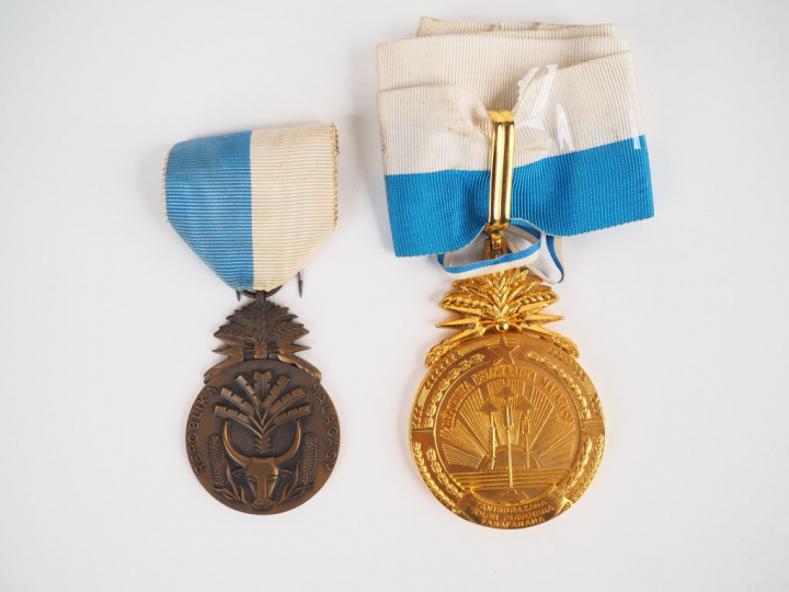 Lot de deux décorations malgache dont médaille de chevalier de l’ordre