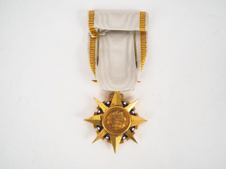 Etoile Française de chevalier de l’Ordre du Mérite Commercial dans sa 