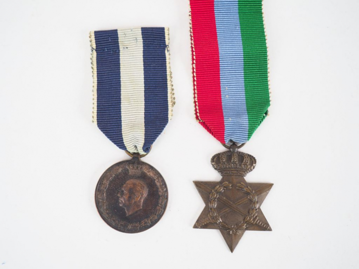 Lot de 2 décorations commémoratives grecques dont une étoile commémora