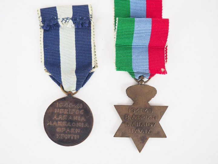 Lot de 2 décorations commémoratives grecques dont une étoile commémora