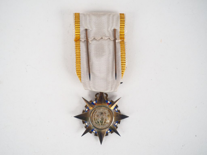 Etoile Française d’officier de l’Ordre du Mérite Commercial dans sa ve