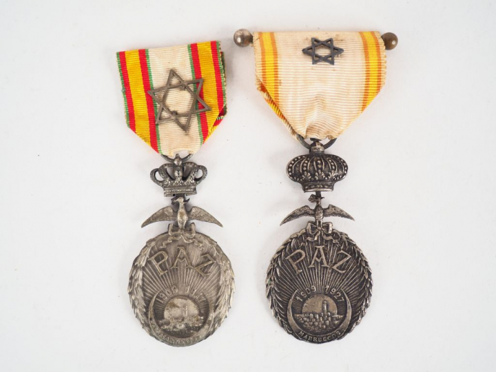 Lot de deux médailles Maroc espagnol « La Paz » module argenté biface 