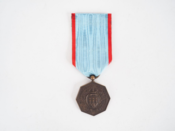 Rare médaille octogonale biface cuivre du mérite militaire de la répub