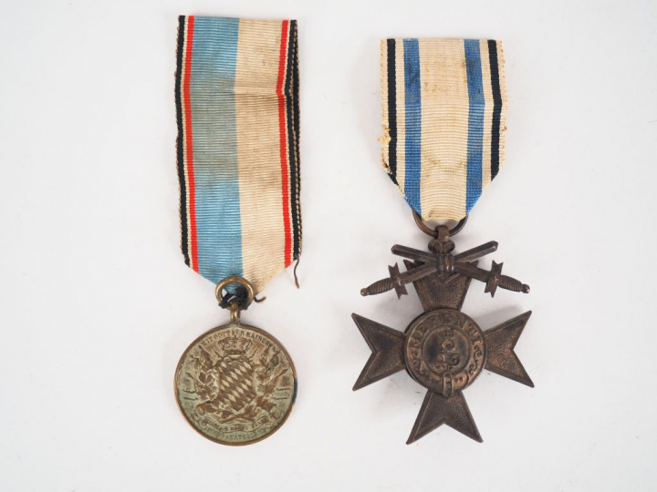 Lot de deux décorations bavaroises dont une médaille commémorative d’u