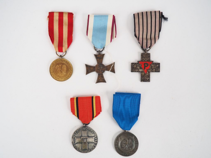 Lot de 5 décorations polonaises dont médaille des Déportés(Croix d'Aus
