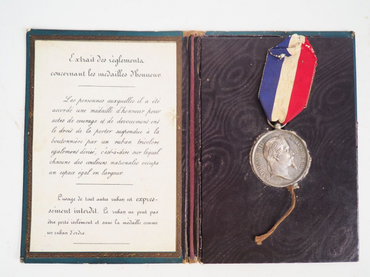 Exceptionnel ensemble de récompense et de gratifications relative à la