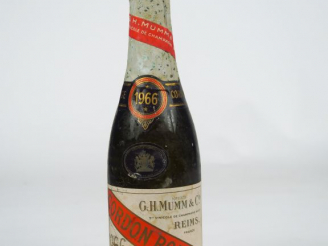 Vente aux enchères 1 DEMIE BOUTEILLE CHAMPAGNE MUMM ‘CORDON ROUGE’ - 1966 