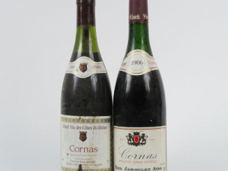 Vente aux enchères 2 BOUTEILLES CORNAS : 1 PAUL JABOULET AINÉ 1986 5,5 CM - 1 SALAVERT 19