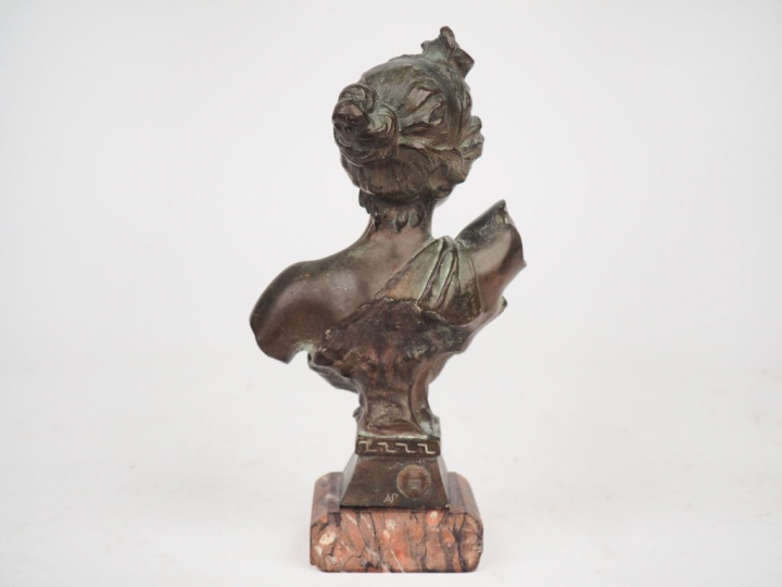 Emmanuel VILLANIS. "Thaïs". Sujet en bronze à double patine, sur un so