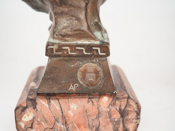 Emmanuel VILLANIS. "Thaïs". Sujet en bronze à double patine, sur un so