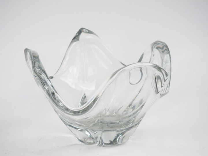 DAUM à Nancy. Coupe en cristal. Signée. Dim. 18,5 x 26 x 27 cm.