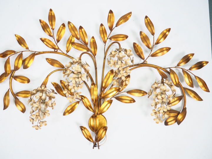 Hans KOGL (attribué à). Paire d'appliques murales en tôle peinte et do