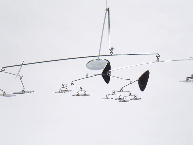 François COLETTE. Mobile en métal chromé. Monogrammé FC et daté 71. Di