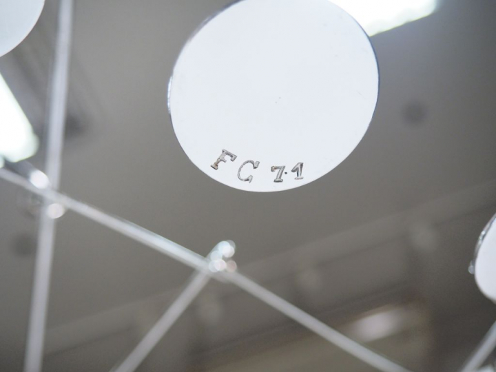 François COLETTE. Mobile en métal chromé. Monogrammé FC et daté 71. Di