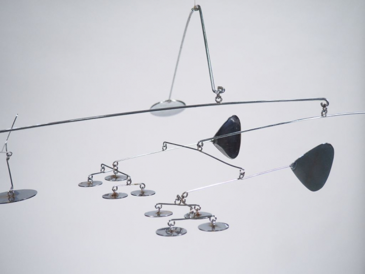 François COLETTE. Mobile en métal chromé. Monogrammé FC et daté 71. Di