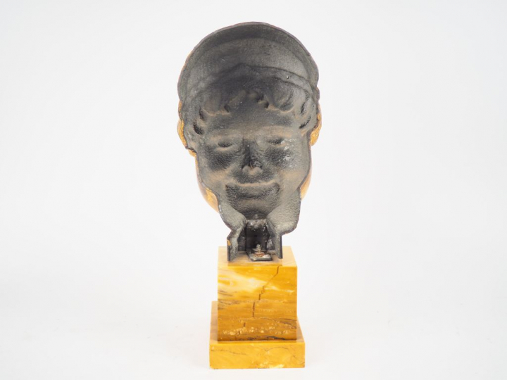 Ecole française Art Déco. "Masque de la comédie". Sculpture en métal d