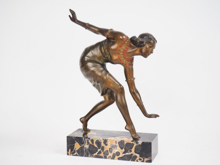 F. LEMOYNE. "Danseuse orientale". Sculpture en bronze polychrome sur u