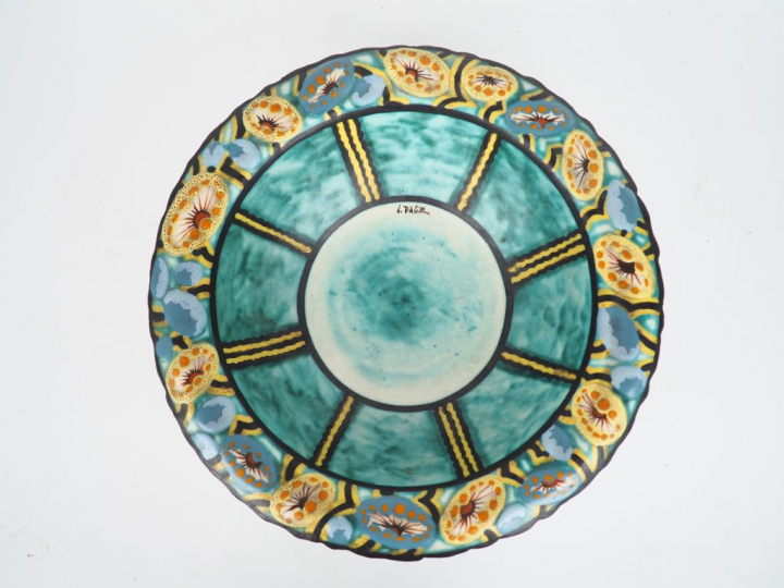Louis DAGE. Coupe de style Art Déco sur talon en céramique polychrome 