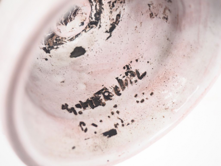 Ecole française XXème. Brûle-parfum figurant un coq. Dim. 28,5 x 45 x 