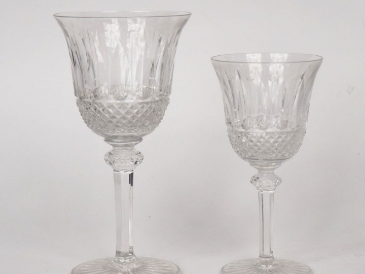 SAINT-LOUIS (?).  Partie de service de verres en cristal bicolore  Sig