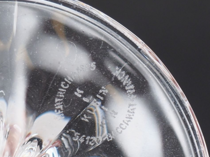 Klein à Baccarat. 6 verres en cristal taillé dans leur coffret. Signés