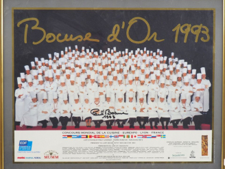Vente aux enchères Affiche des Bocuse d'or dédicacée par Paul Bocuse et datée 1993. Dim. 