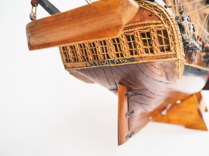 Maquette de trois mâts "L'Astrolabe". Dim. 83 x 117 cm.