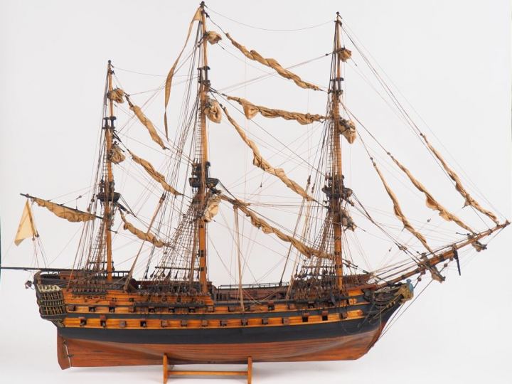 Maquette de trois mâts "Le Superbe". Dim. 83 x 117 cm.