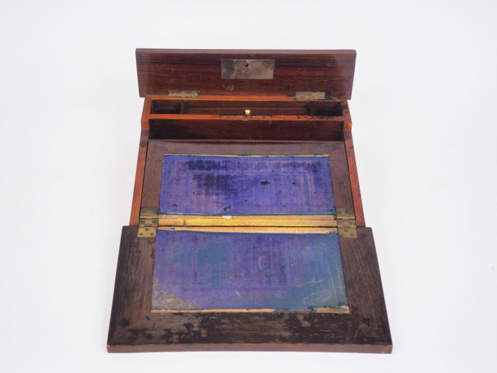 Ecritoire de voyage Napoléon III en marqueterie, monogrammé M.B.  Dim.