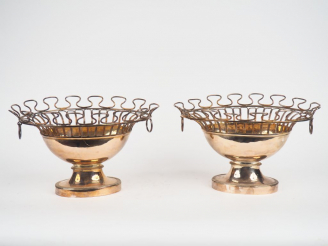 Vente aux enchères Paire de rafraichissoirs ou verrières de style Empire en métal argenté