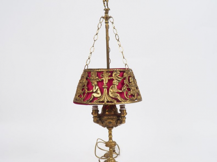 Lampe Napoléon III de style Antique en bronze doré à décor de grotesqu