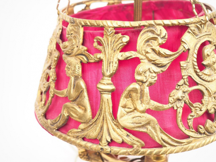 Lampe Napoléon III de style Antique en bronze doré à décor de grotesqu