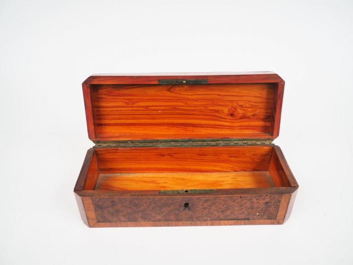 Boîte à gants Napoléon III en marqueterie boulle et inscrustations de 