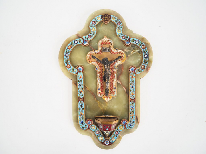 Bénitier crucifix Napoléon III en onyx et émaux polychromes cloisonnés
