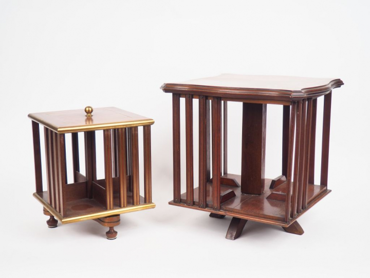 Suite de deux petites bibliothèques tournantes de bureau XIXème, angla