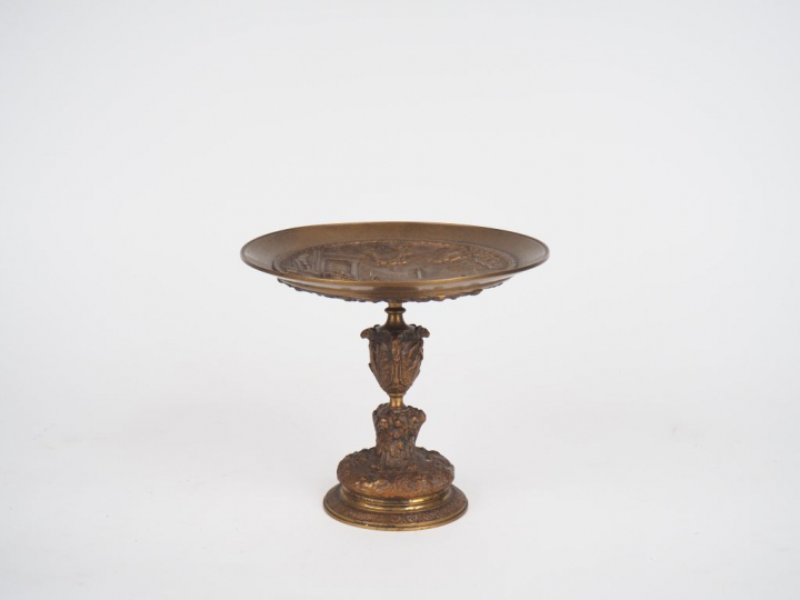 Coupe sur pied Napoléon III de style Renaissance en bronze et laiton, 