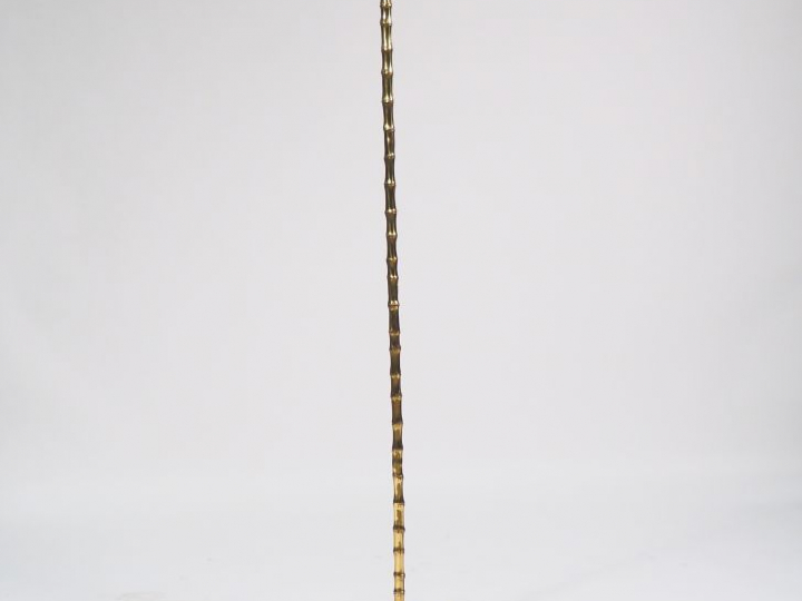 Lampadaire années 50 en métal à décor à l'imitation du bambou. H. 146 