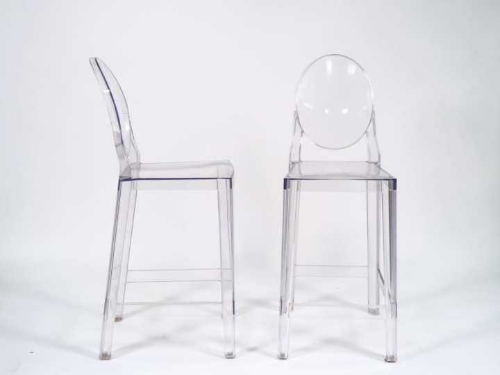 Philippe STARCK (d'après). Paire de tabourets de bar en plexi glass. E
